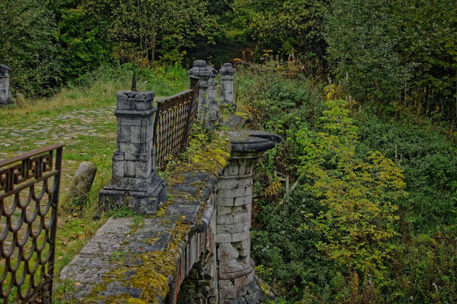 Canon EOS 500D (EOS Rebel T1i / EOS Kiss X3) sample photo. Bridge, old bridge, stroll photography
