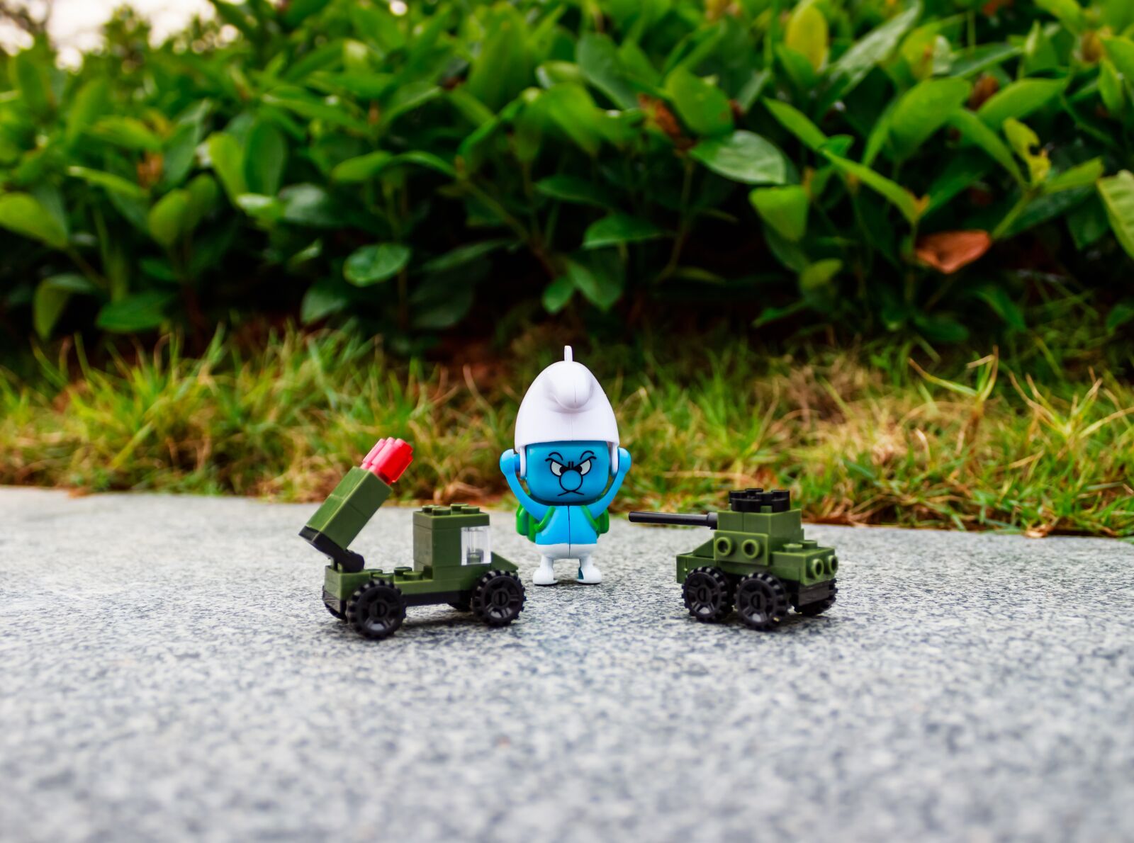 Canon EOS 1300D (EOS Rebel T6 / EOS Kiss X80) sample photo. Plastic, toy, plastic toy photography