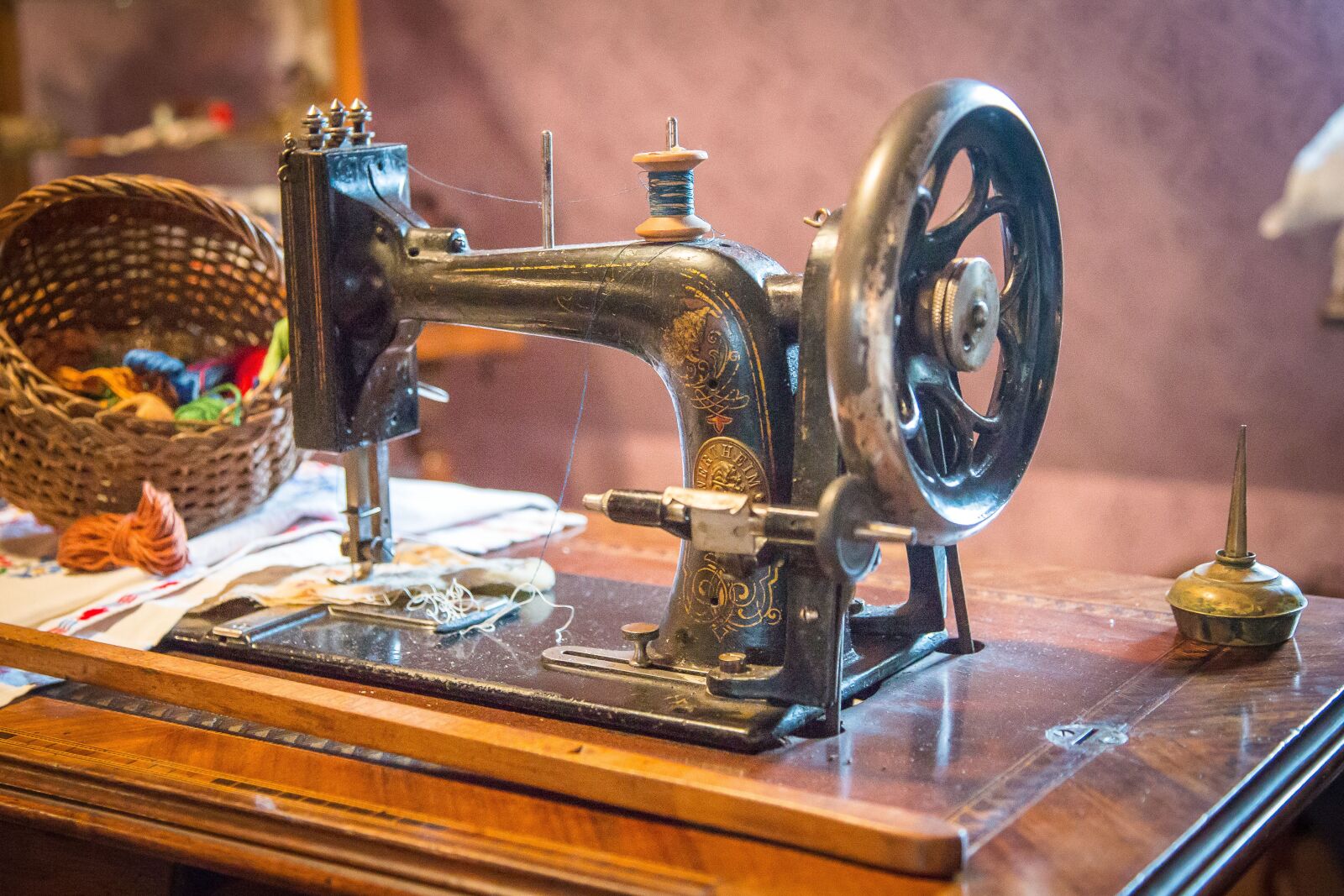 Canon EF 24-105mm F4L IS USM sample photo. Sewing machine, sew, tailoring photography