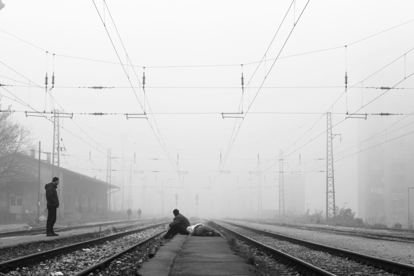 Canon EOS 600D (Rebel EOS T3i / EOS Kiss X5) sample photo. Waiting, train, road photography