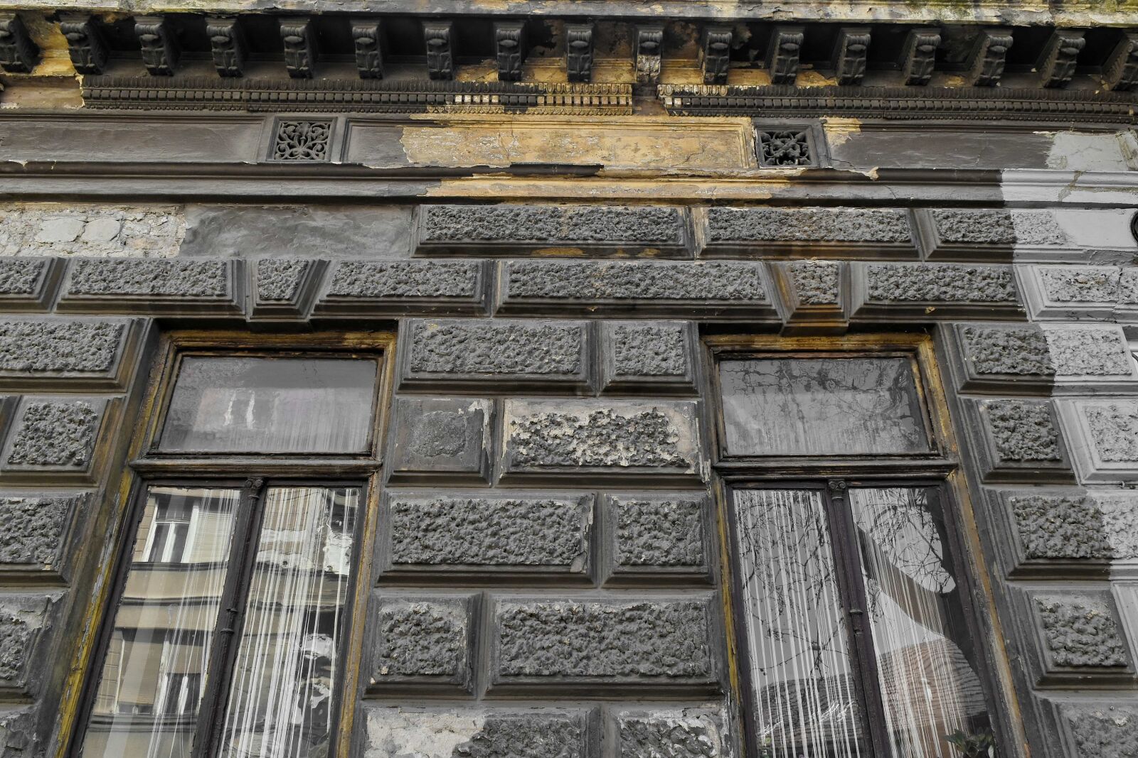 Nikon D5500 sample photo. Building, architecture, old, window photography