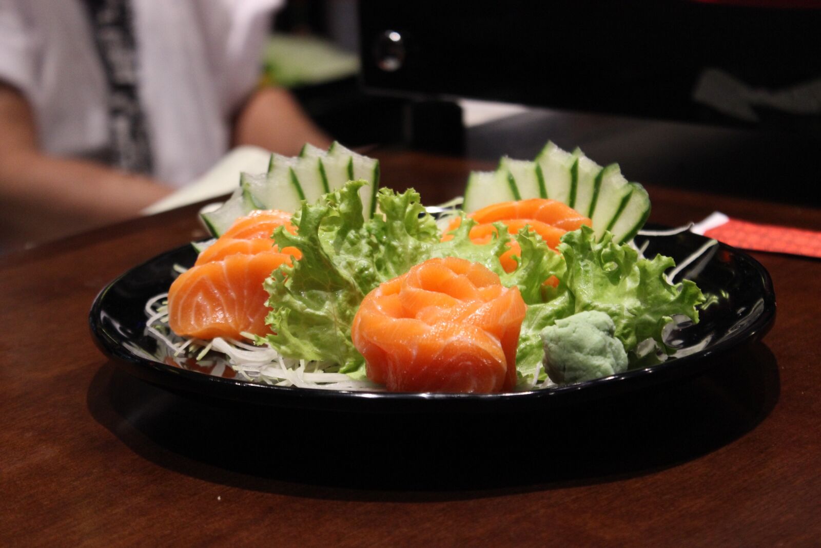 Canon EOS 600D (Rebel EOS T3i / EOS Kiss X5) sample photo. Salmon, japanese food, gastronomy photography
