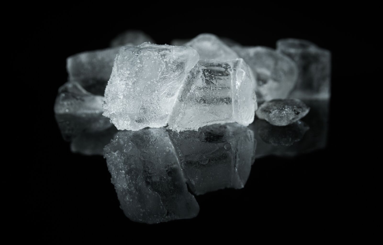 Canon EOS 7D sample photo. Ice, cubes, water photography