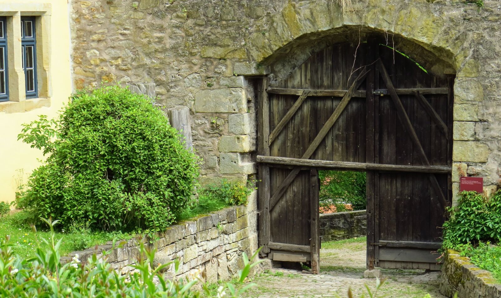 Canon PowerShot SX50 HS sample photo. Goal, castle gate, castle photography
