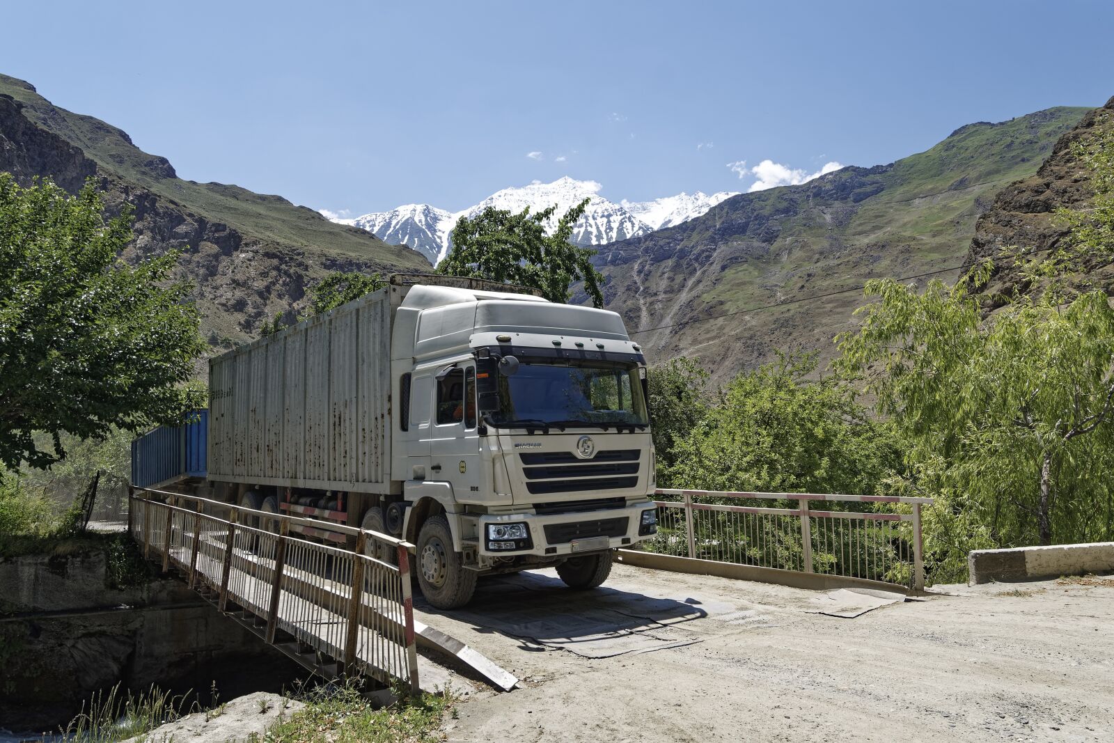 Nikon D500 sample photo. Tajikistan, truck, transport photography