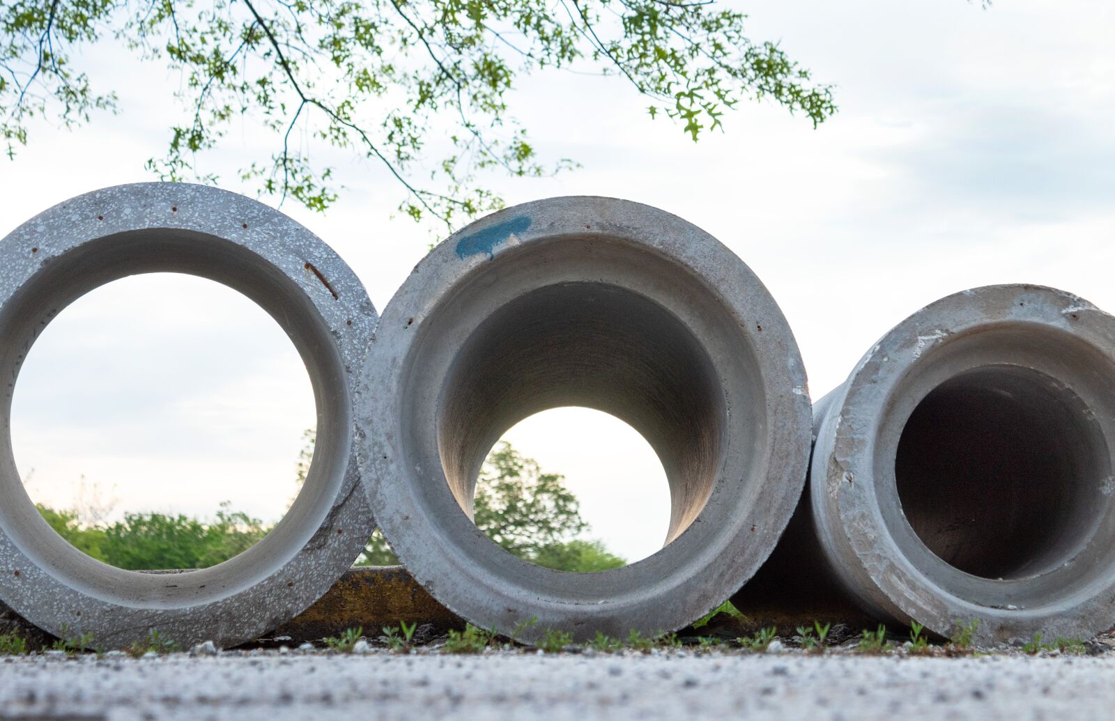 Canon EOS 1300D (EOS Rebel T6 / EOS Kiss X80) sample photo. Concrete pipes, pipes, construction photography