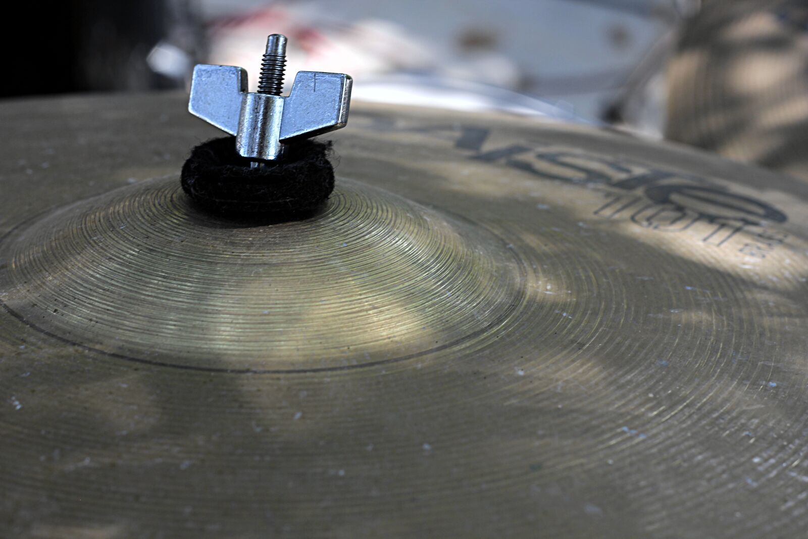 Canon EOS 600D (Rebel EOS T3i / EOS Kiss X5) + Canon EF 50mm F1.8 II sample photo. Cymbals, music instruments, drums photography