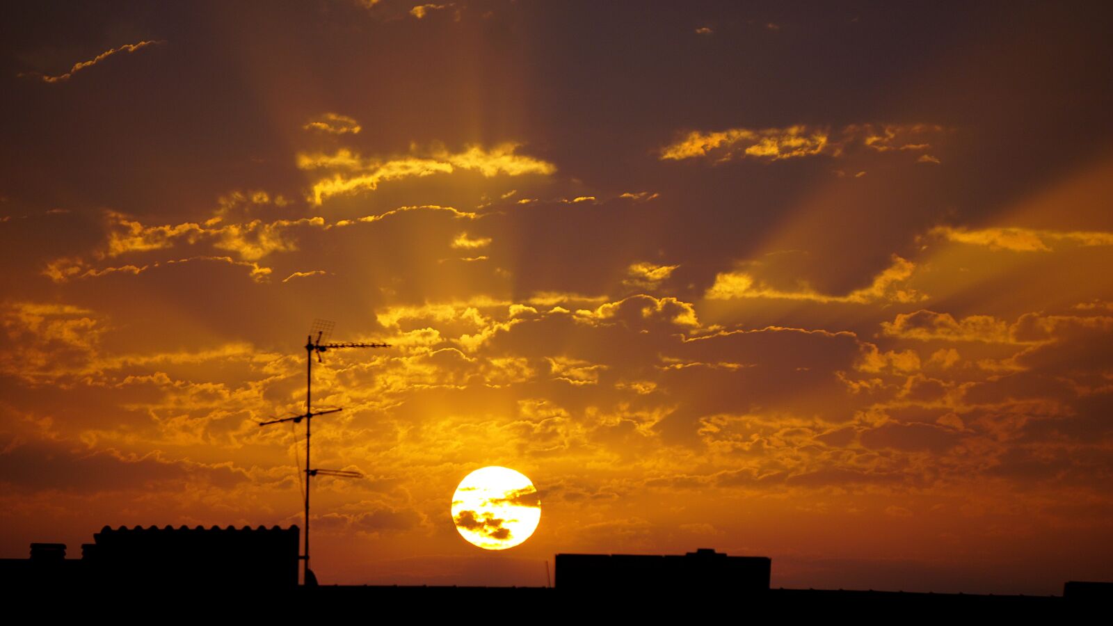 Sony E 55-210mm F4.5-6.3 OSS sample photo. Dawn, sun, city photography