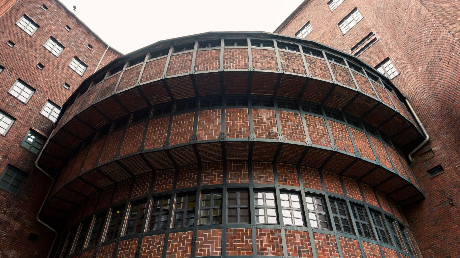 Sony Alpha a5000 (ILCE 5000) sample photo. Facade, window, architecture photography