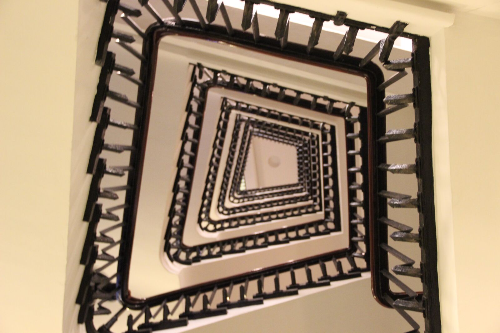 Canon EF-S 18-135mm F3.5-5.6 IS sample photo. Spiral staircase, hamburg, stairs photography