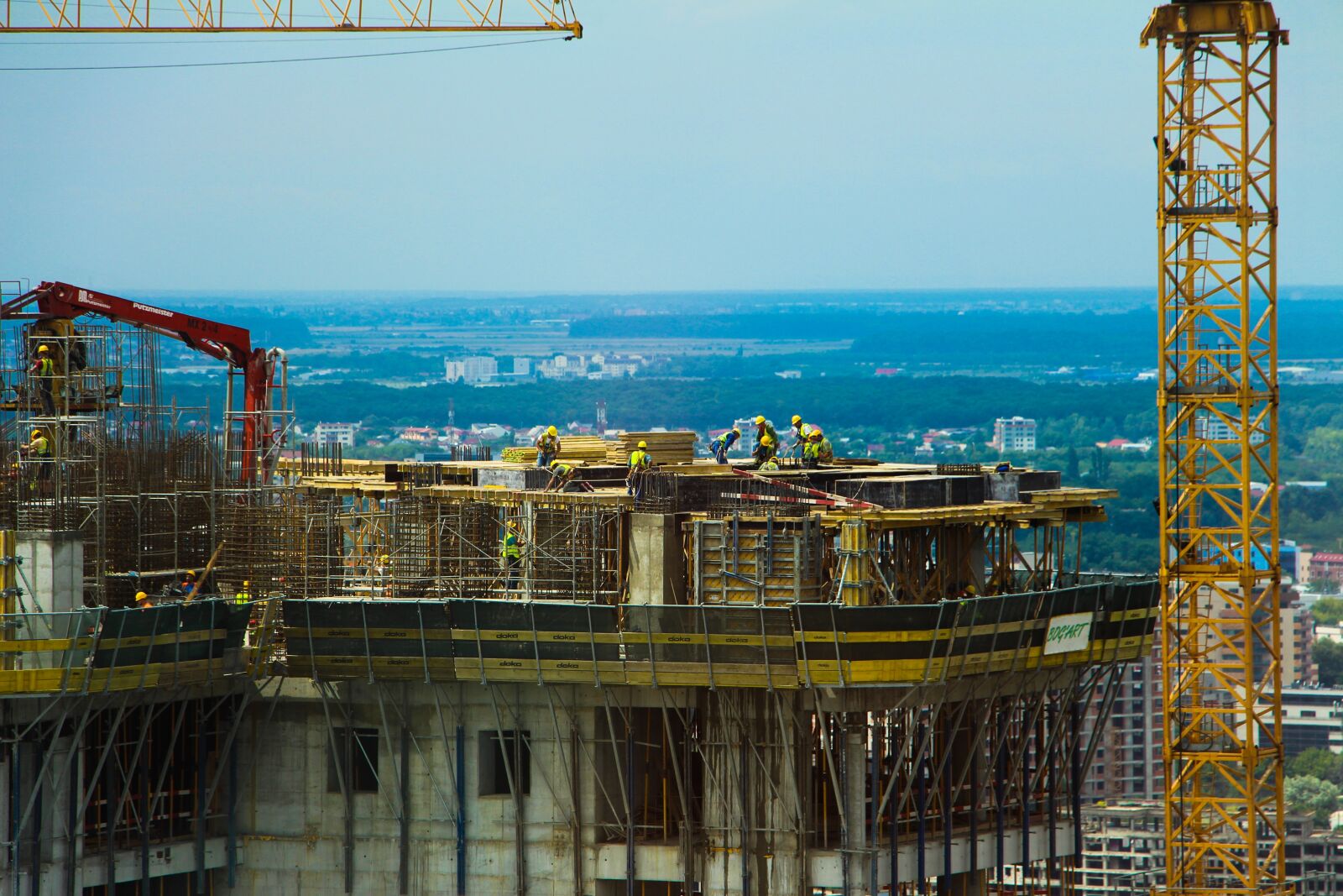 Canon EOS 650D (EOS Rebel T4i / EOS Kiss X6i) sample photo. Workers, tall, crane photography