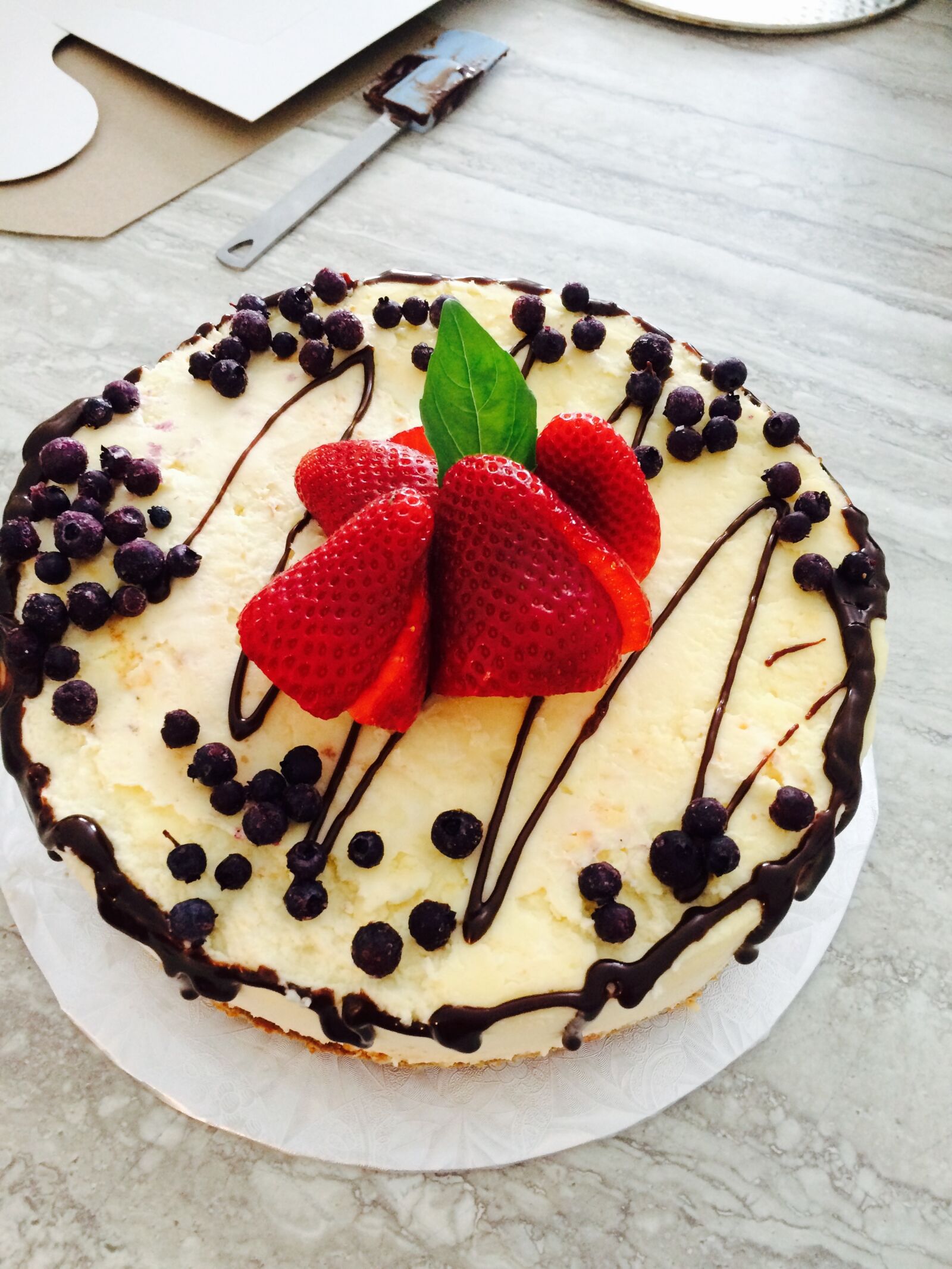 iPhone 5s back camera 4.15mm f/2.2 sample photo. Cake cheese, strawberry, chocolate photography