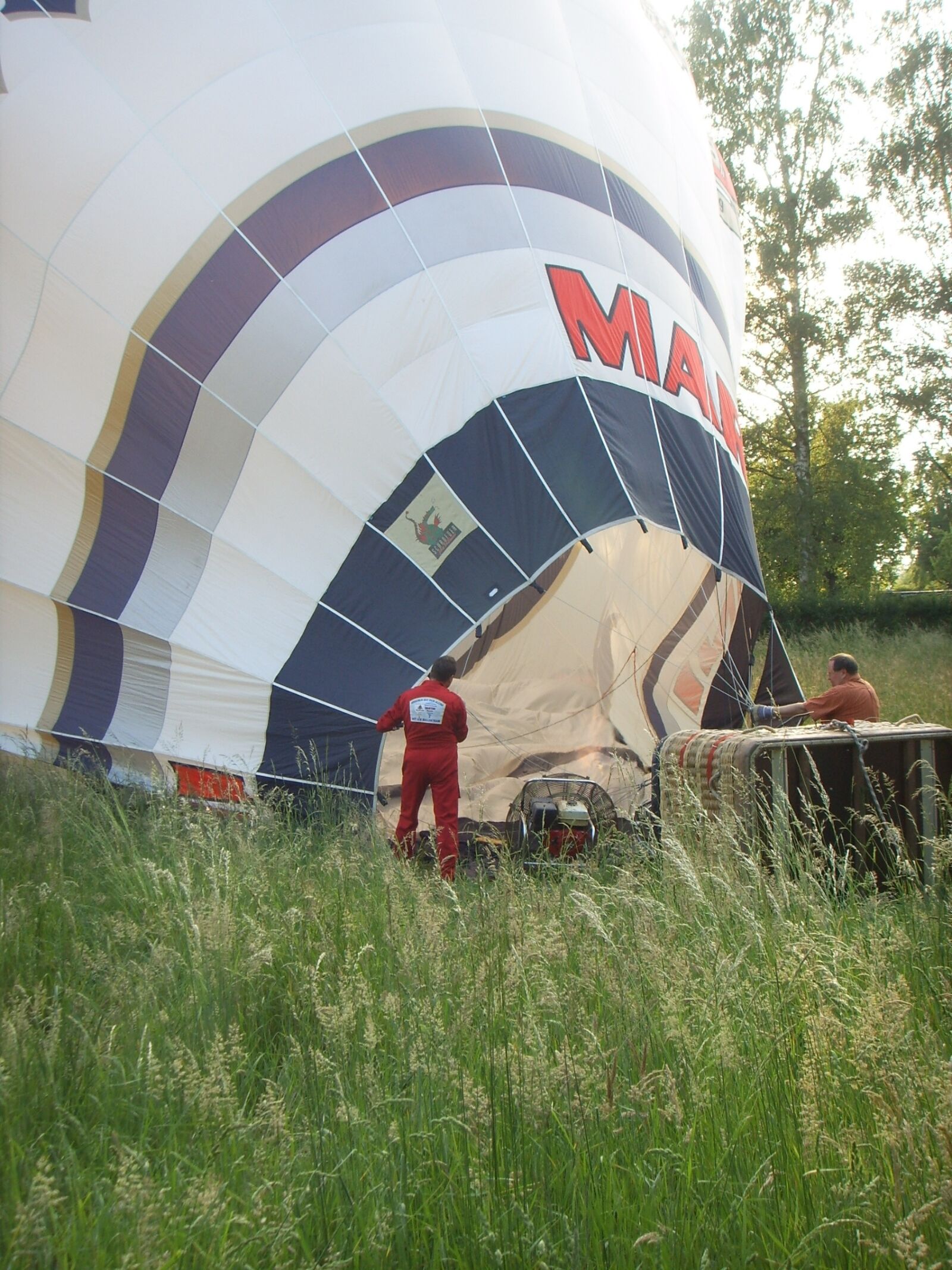 Samsung Digimax i5, Samsung #1 sample photo. Hot air balloon, balloon photography