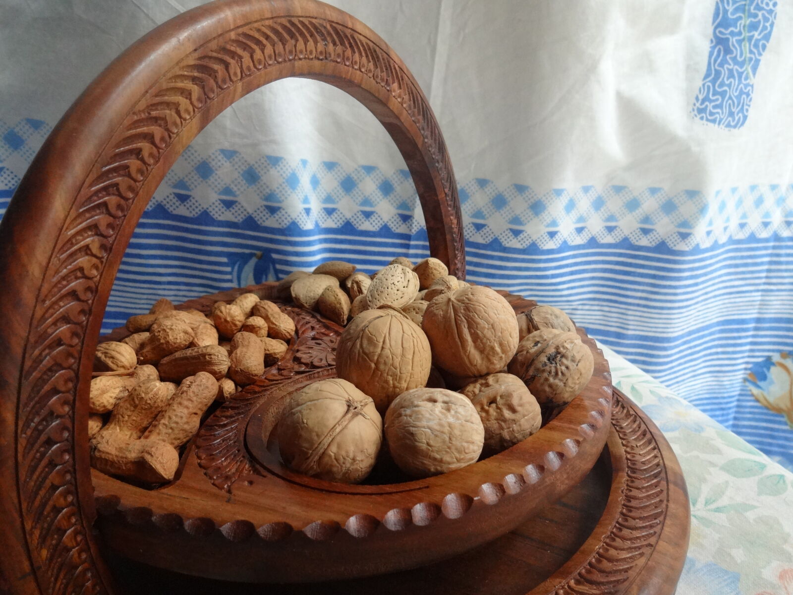 Sony DSC-WX100 sample photo. Dry, fruit, wooden photography