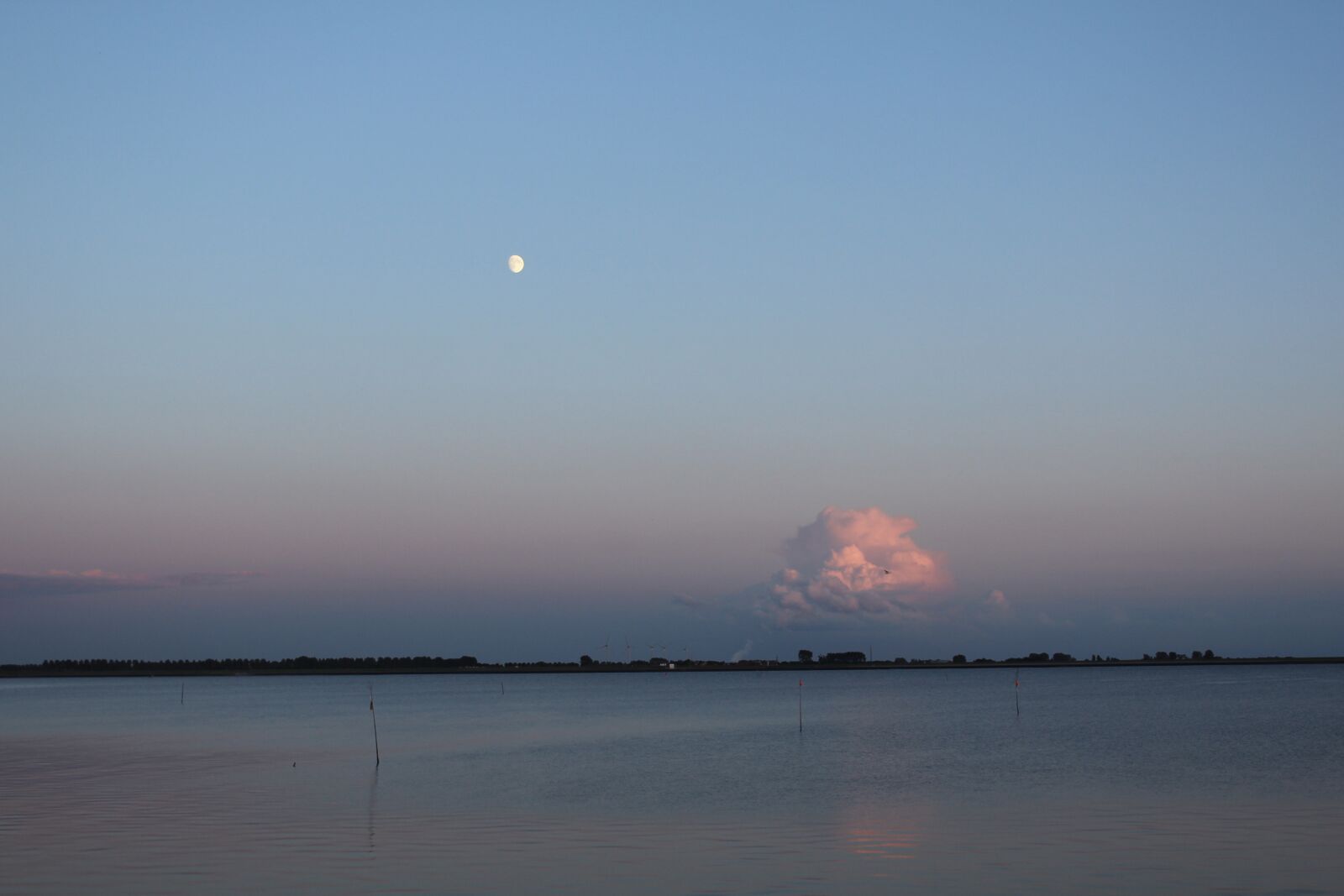 Canon EOS 1200D (EOS Rebel T5 / EOS Kiss X70 / EOS Hi) sample photo. Cloud, moon, heaven photography