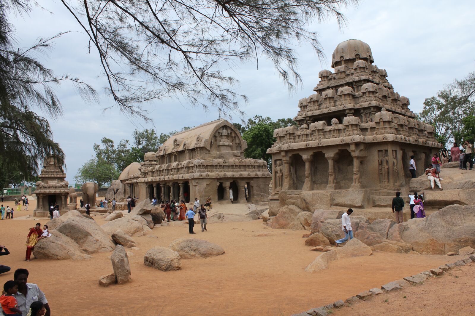 Canon EOS 550D (EOS Rebel T2i / EOS Kiss X4) sample photo. Mahabalipuram, five rathas site photography
