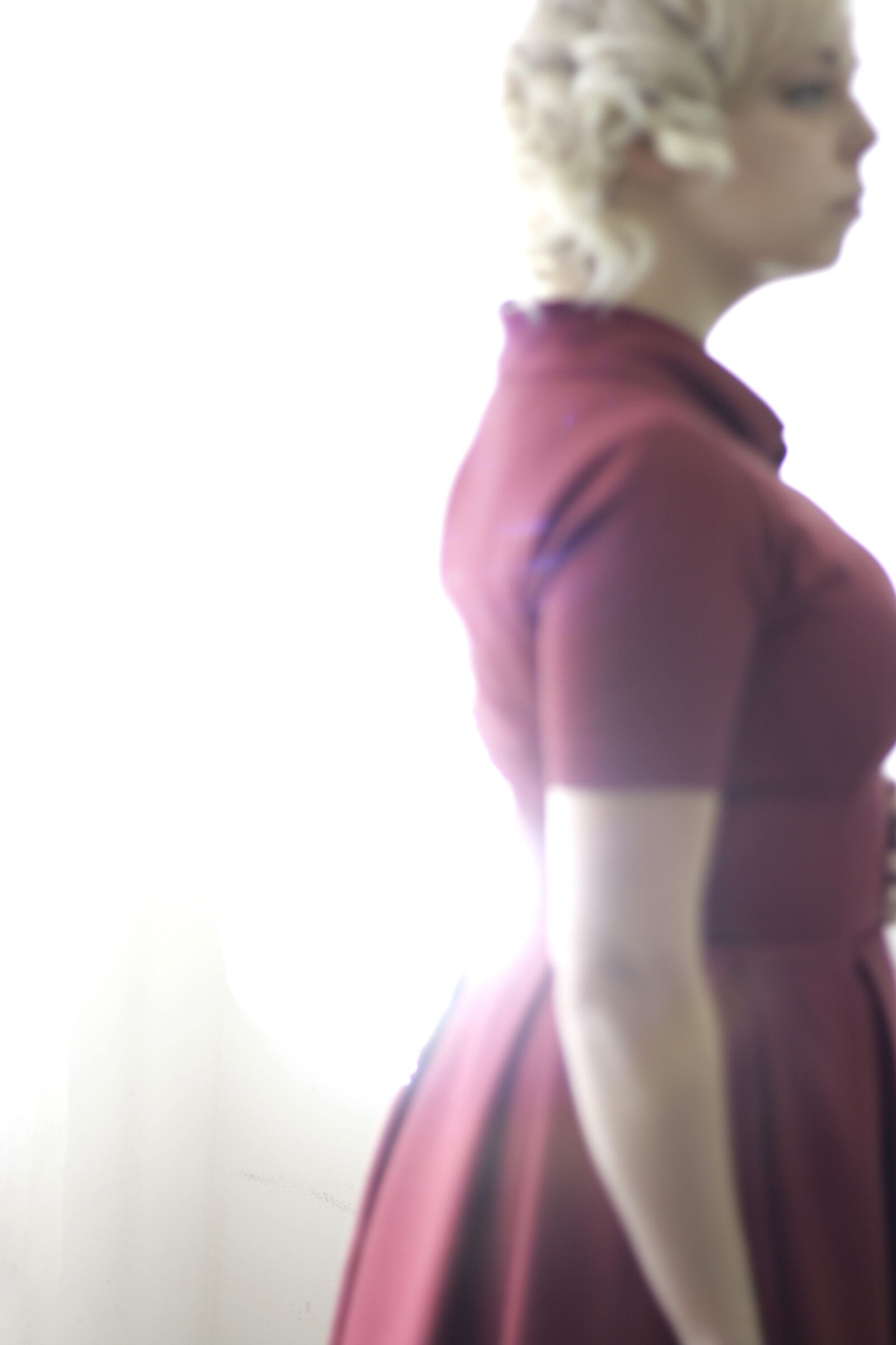 Canon EOS 400D (EOS Digital Rebel XTi / EOS Kiss Digital X) sample photo. Woman, red, dress photography