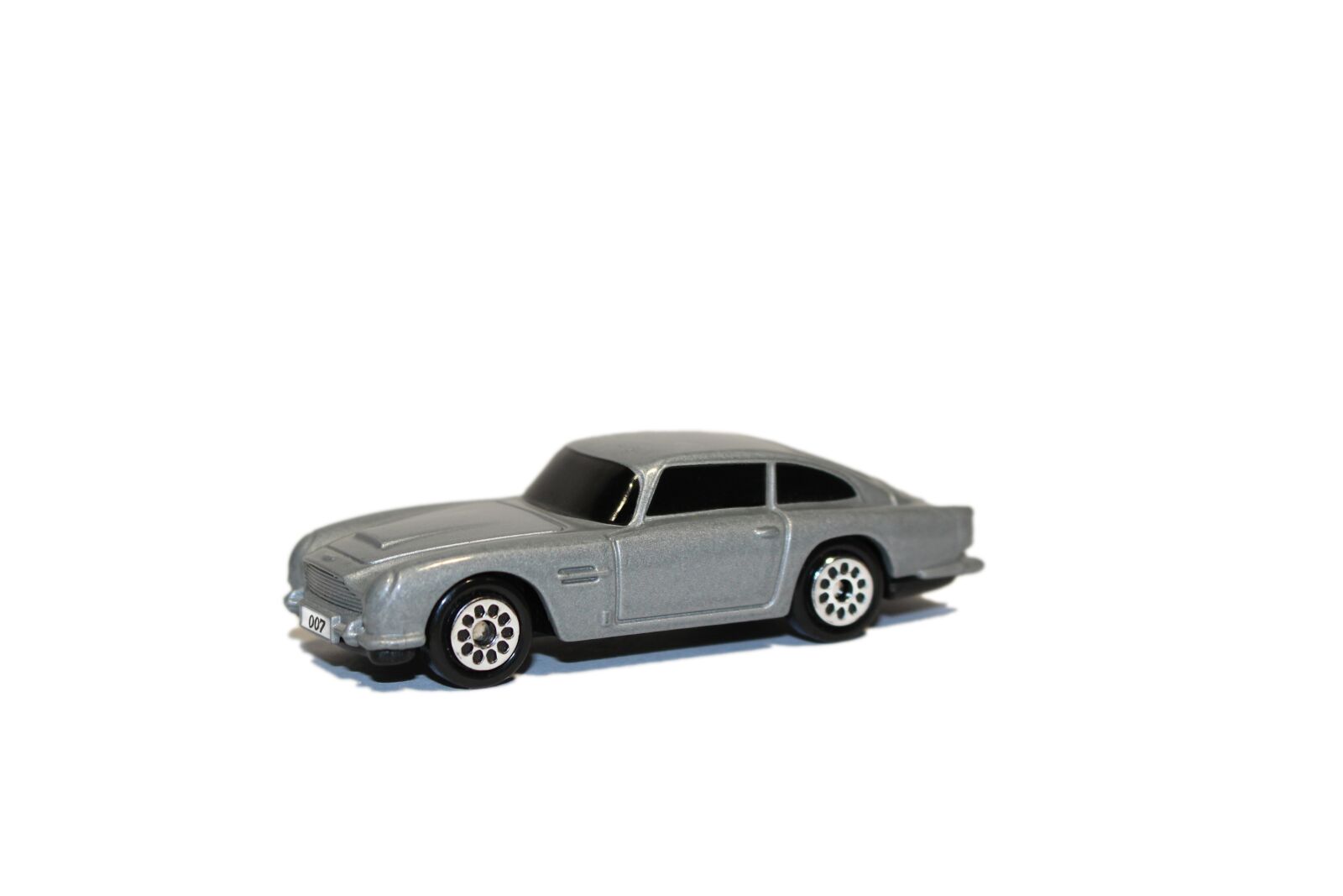 Canon EOS 100D (EOS Rebel SL1 / EOS Kiss X7) sample photo. Aston martin, james bond photography