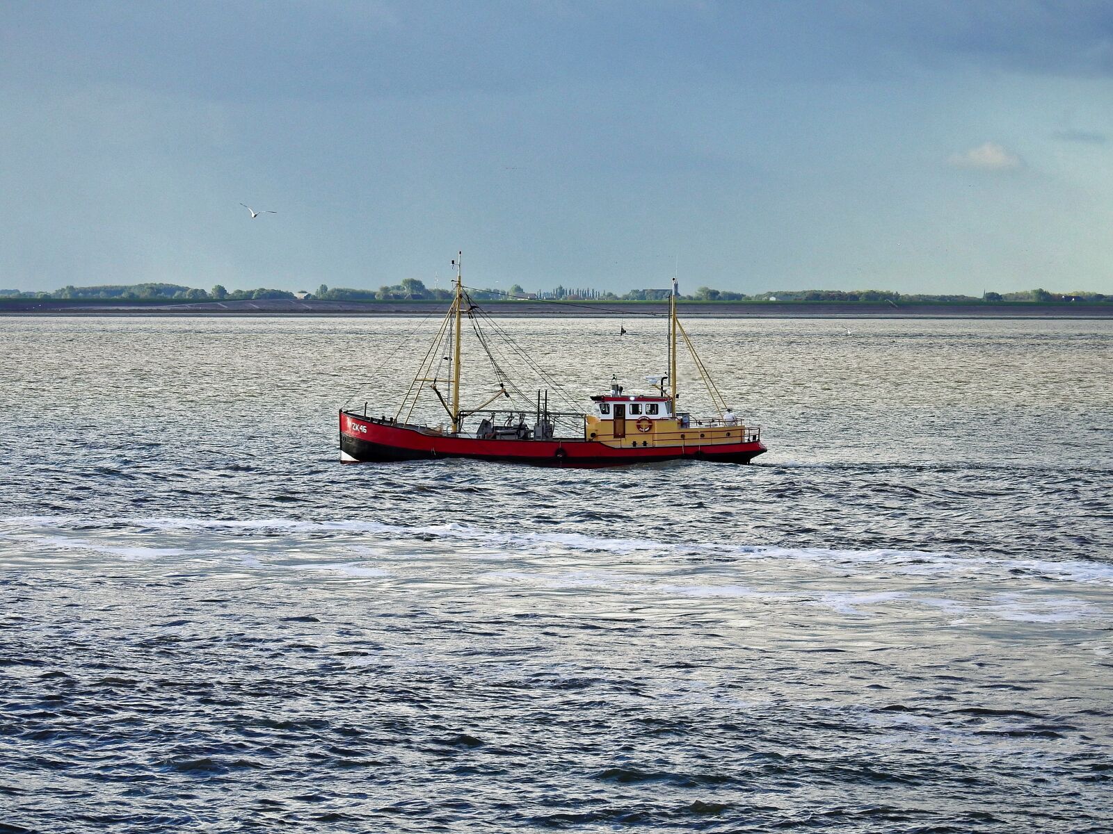 Nikon Coolpix P900 sample photo. Ship, boat, fisherman photography