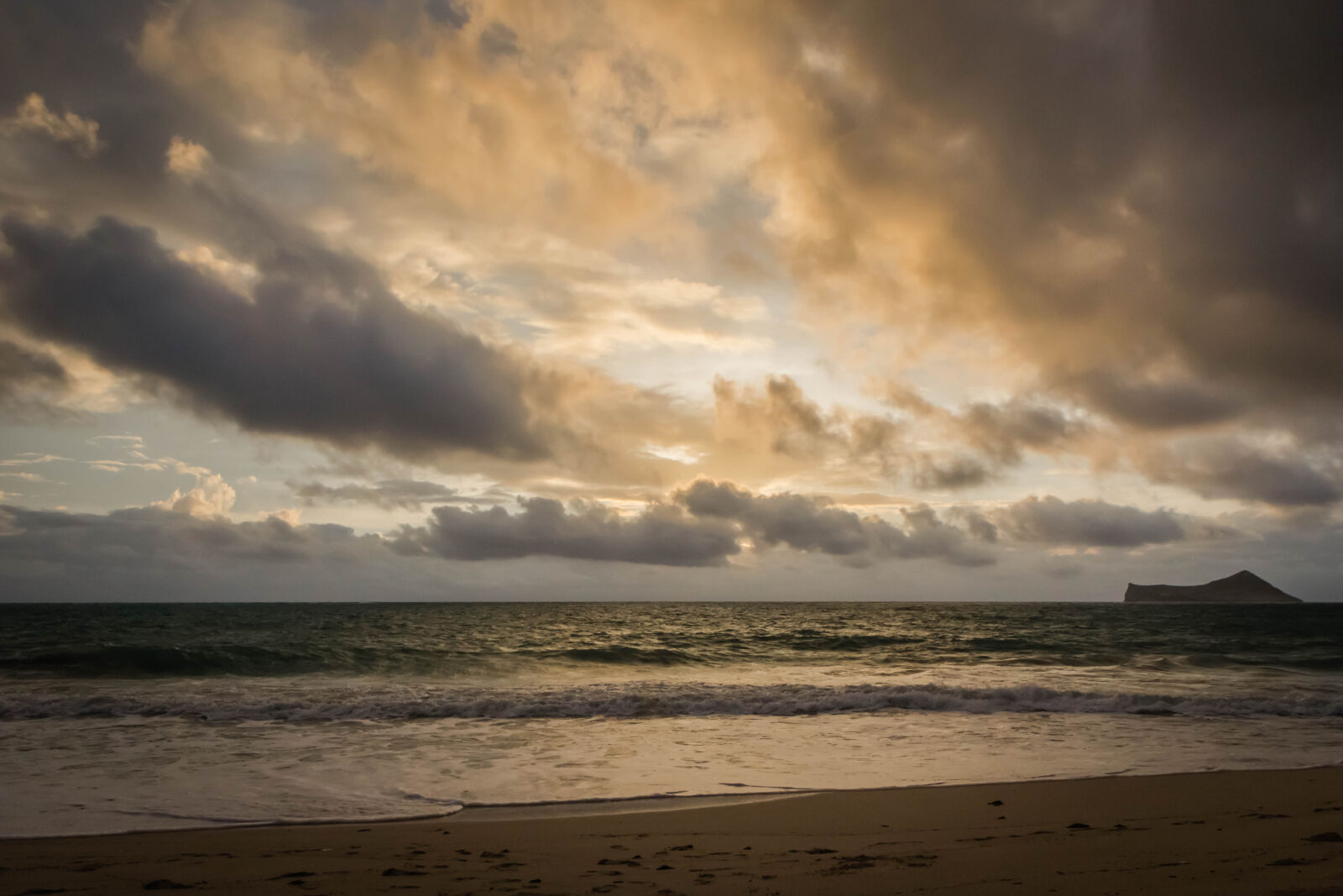Canon EOS 60D + Canon EF-S 17-55mm F2.8 IS USM sample photo. Beach, hawaii, island, sunrise photography