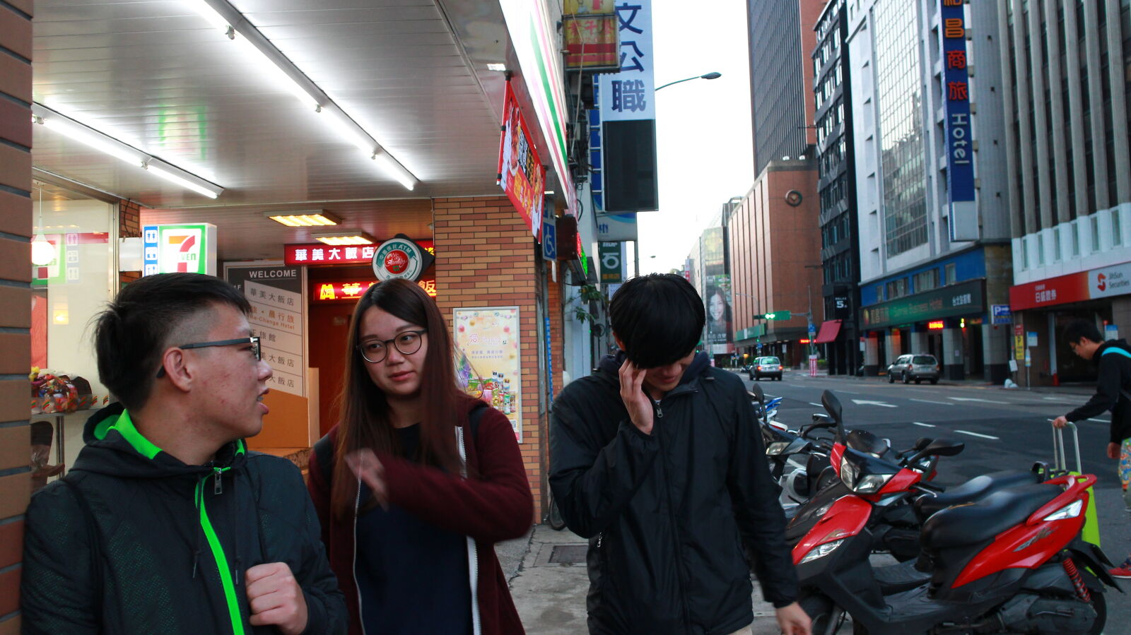 Canon EOS M sample photo. People, at, night, in photography