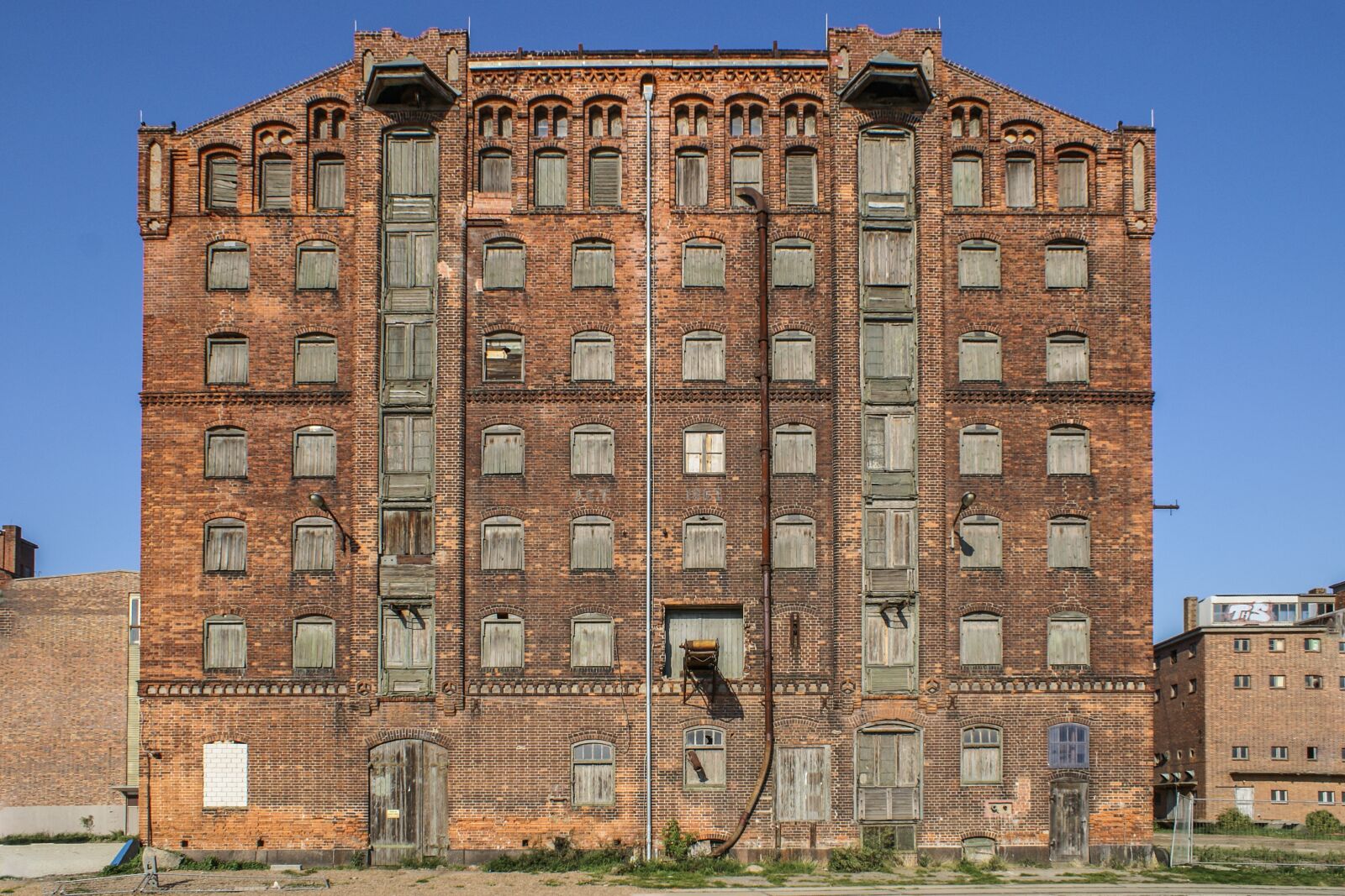 Sony Alpha DSLR-A100 sample photo. Architecture, old, building photography