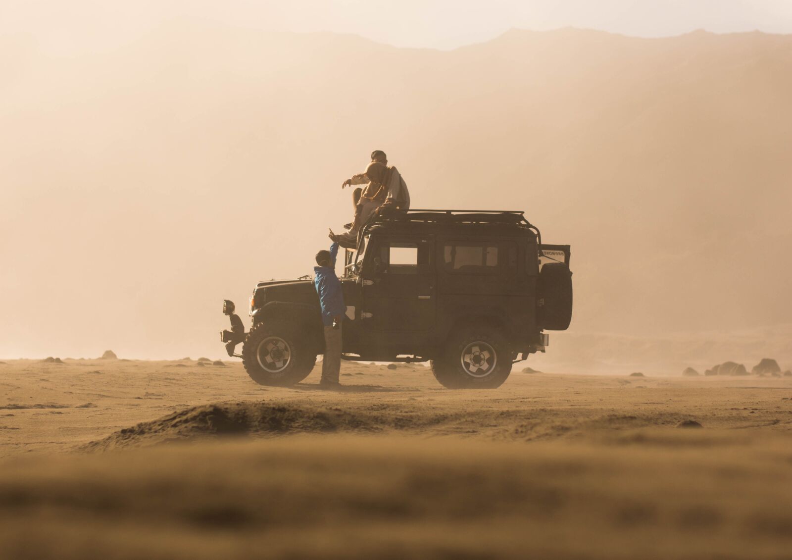 Nikon D7200 sample photo. Friends, jeep, desert photography
