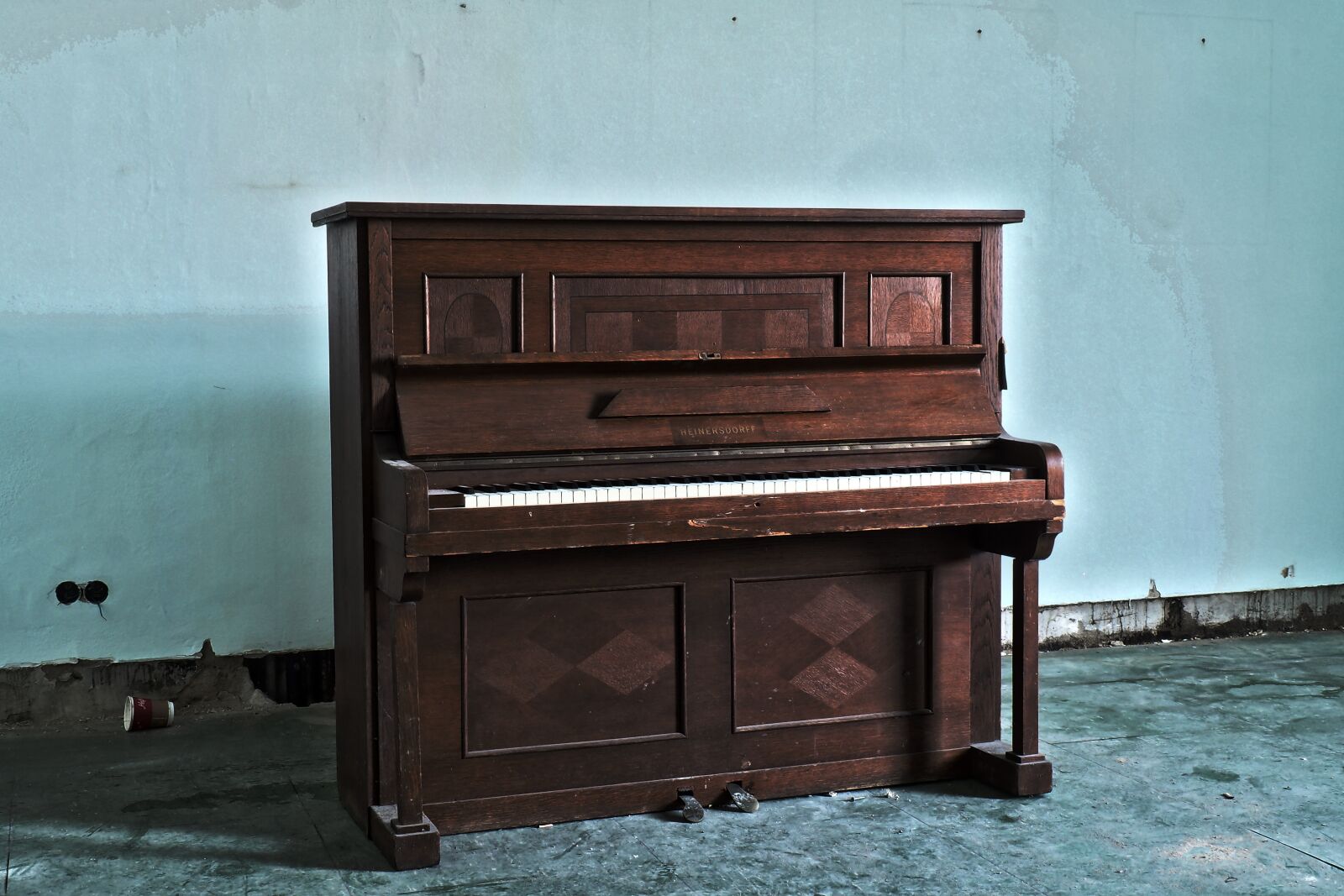 Olympus OM-D E-M10 sample photo. Lost places, piano, building photography