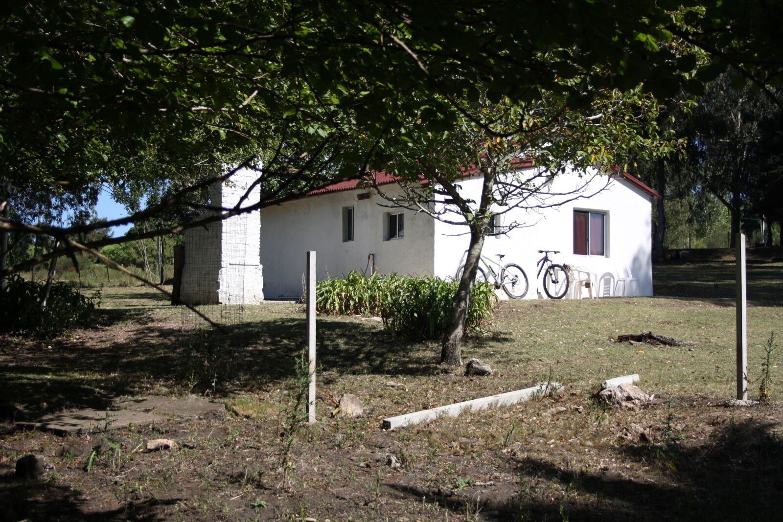 Canon EOS 1000D (EOS Digital Rebel XS / EOS Kiss F) sample photo. Farmhouse, farm, country photography
