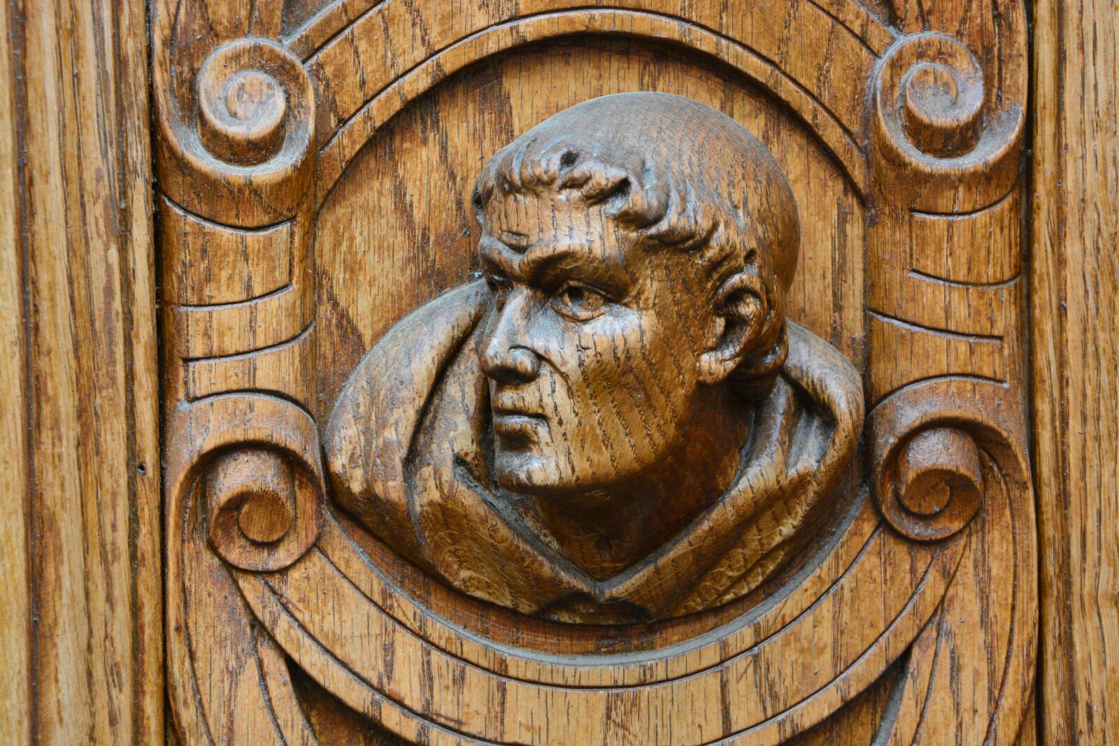 Nikon D5200 sample photo. Wood carving, door, carved photography
