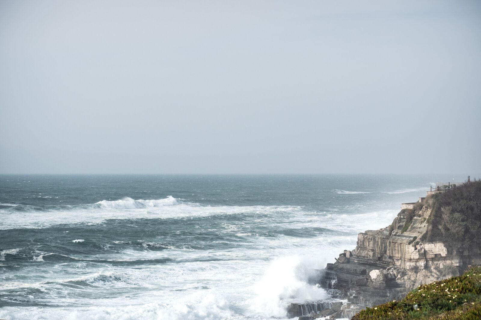 Olympus OM-D E-M5 II + Olympus M.Zuiko Digital ED 12-40mm F2.8 Pro sample photo. Sea, coast, spray photography