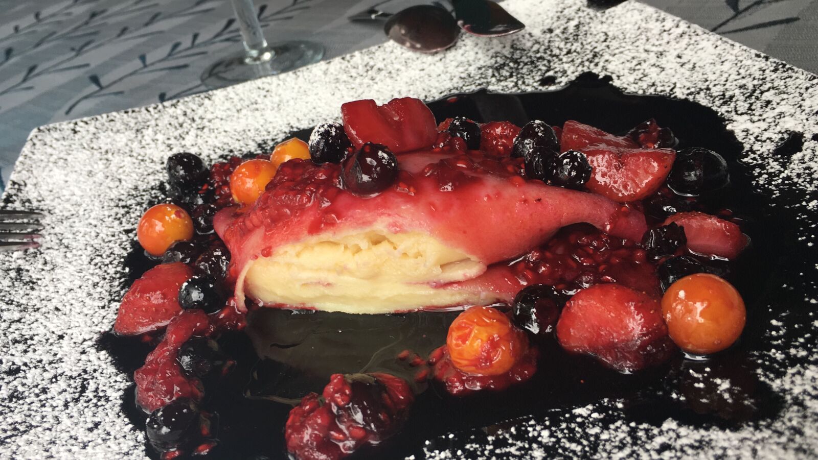 iPhone 6s back camera 4.15mm f/2.2 sample photo. Dessert, food, fruit photography