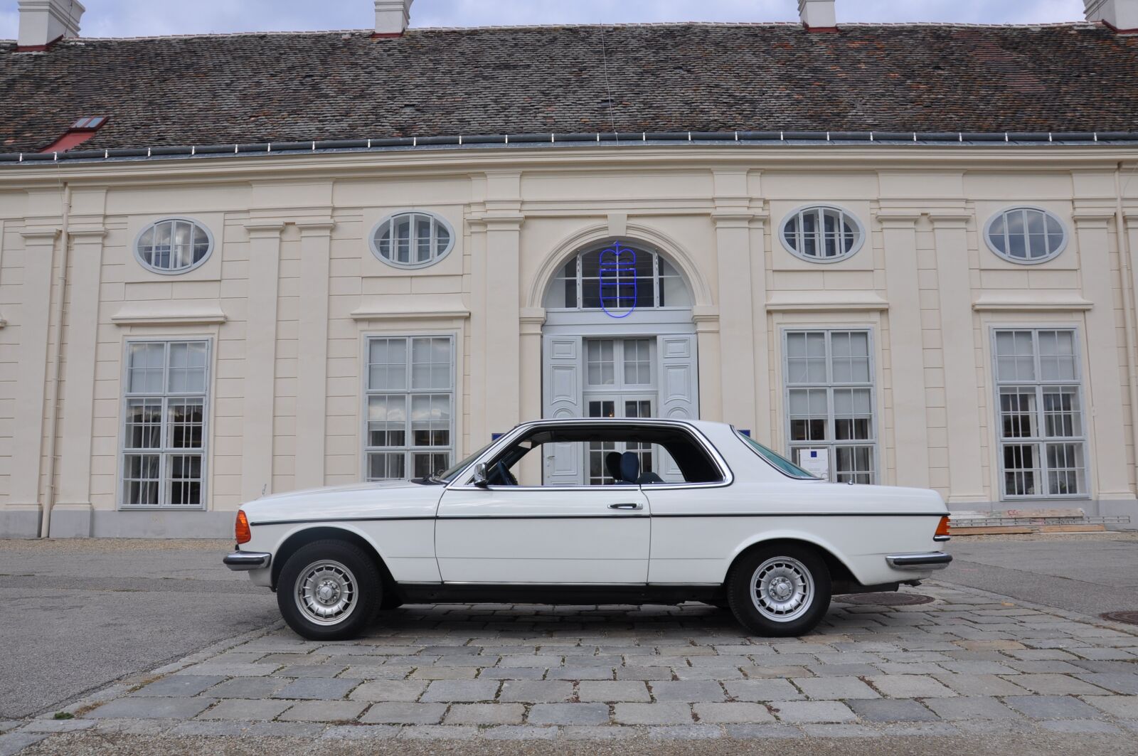 Nikon D90 sample photo. Mercedes, w123, don photography