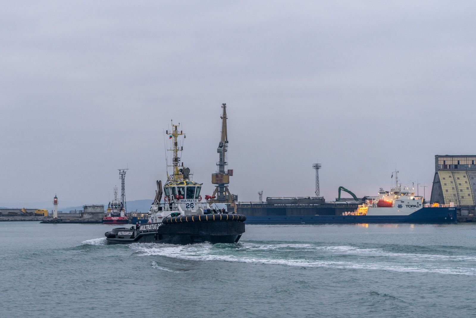 Sony a7 II + Sony FE 28-70mm F3.5-5.6 OSS sample photo. Port, ship, harbor photography
