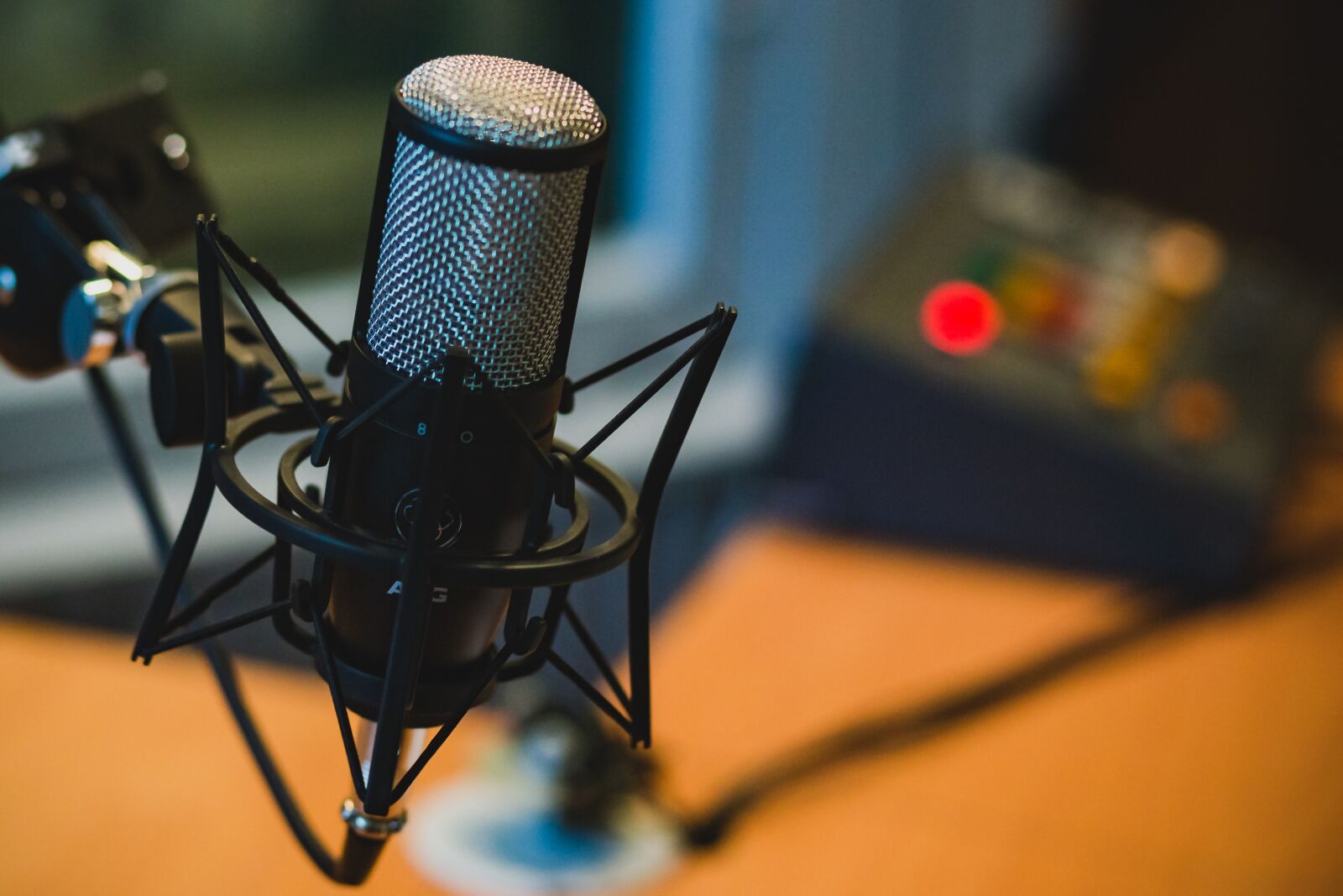Canon EF 85mm F1.8 USM sample photo. Microphone, audio, recording photography