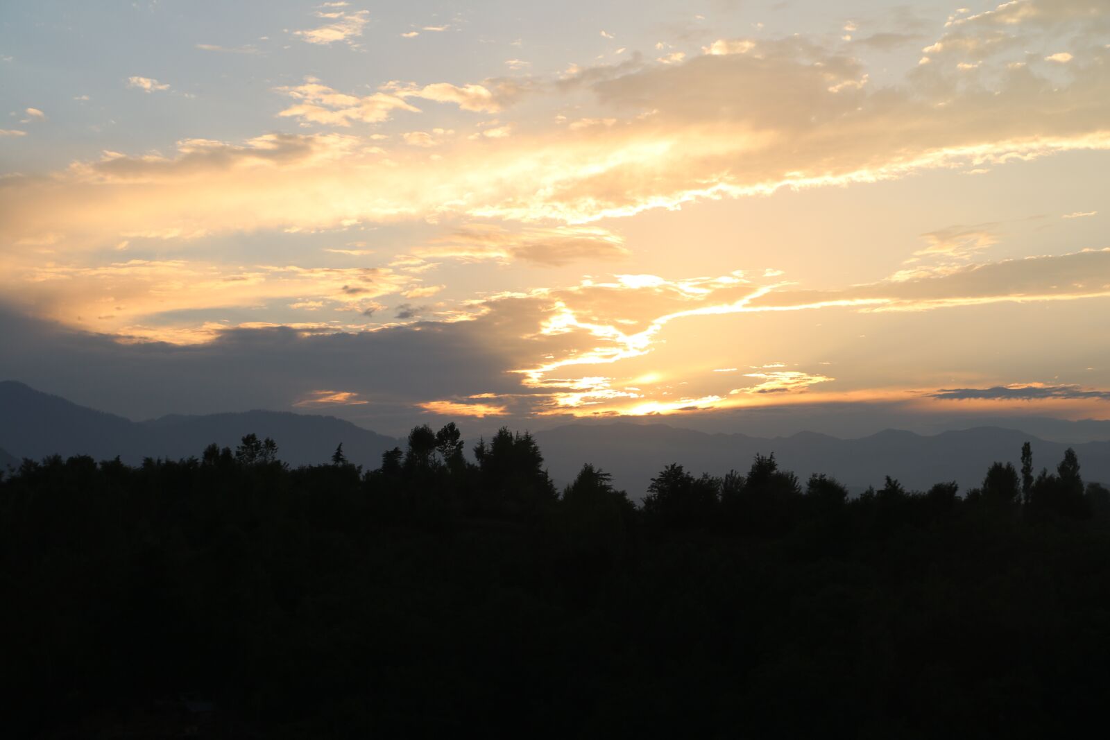 Canon EOS 750D (EOS Rebel T6i / EOS Kiss X8i) sample photo. Sunset, nature, clouds photography