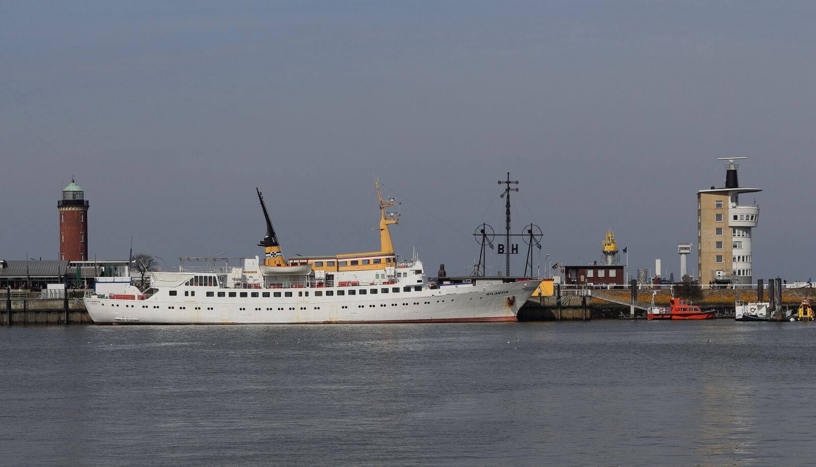 Canon EOS 700D (EOS Rebel T5i / EOS Kiss X7i) sample photo. Waters, ship, sea photography