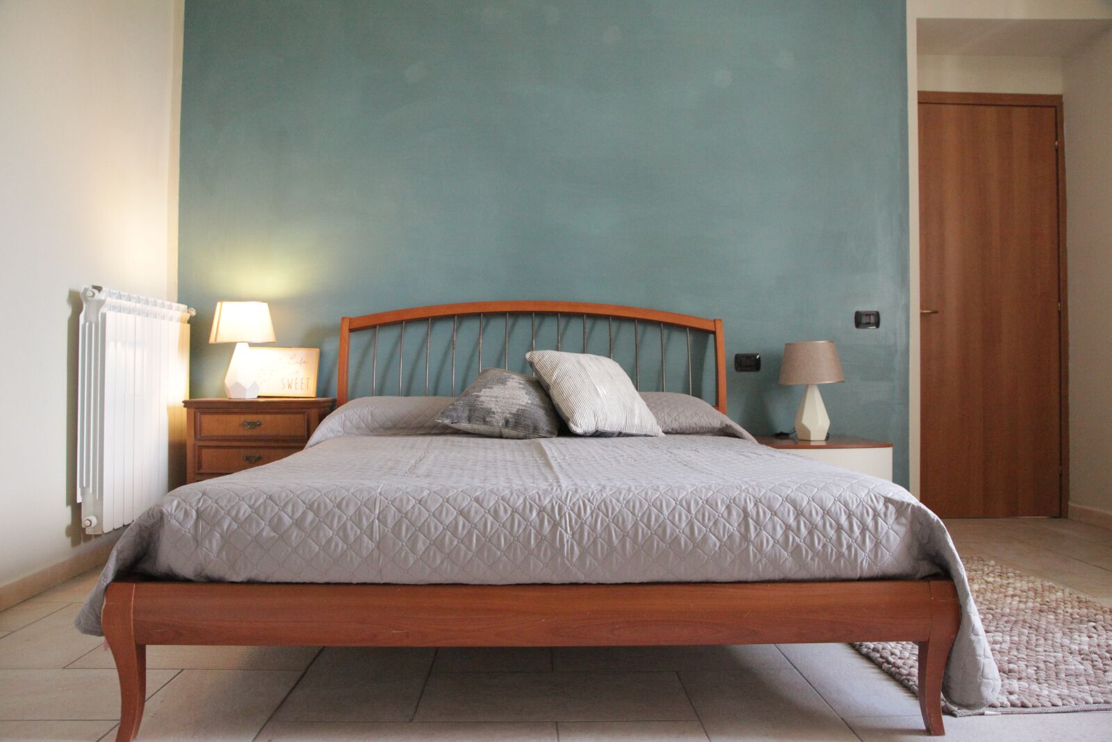 Canon EOS 5D Mark II sample photo. Bedroom, read, wall photography
