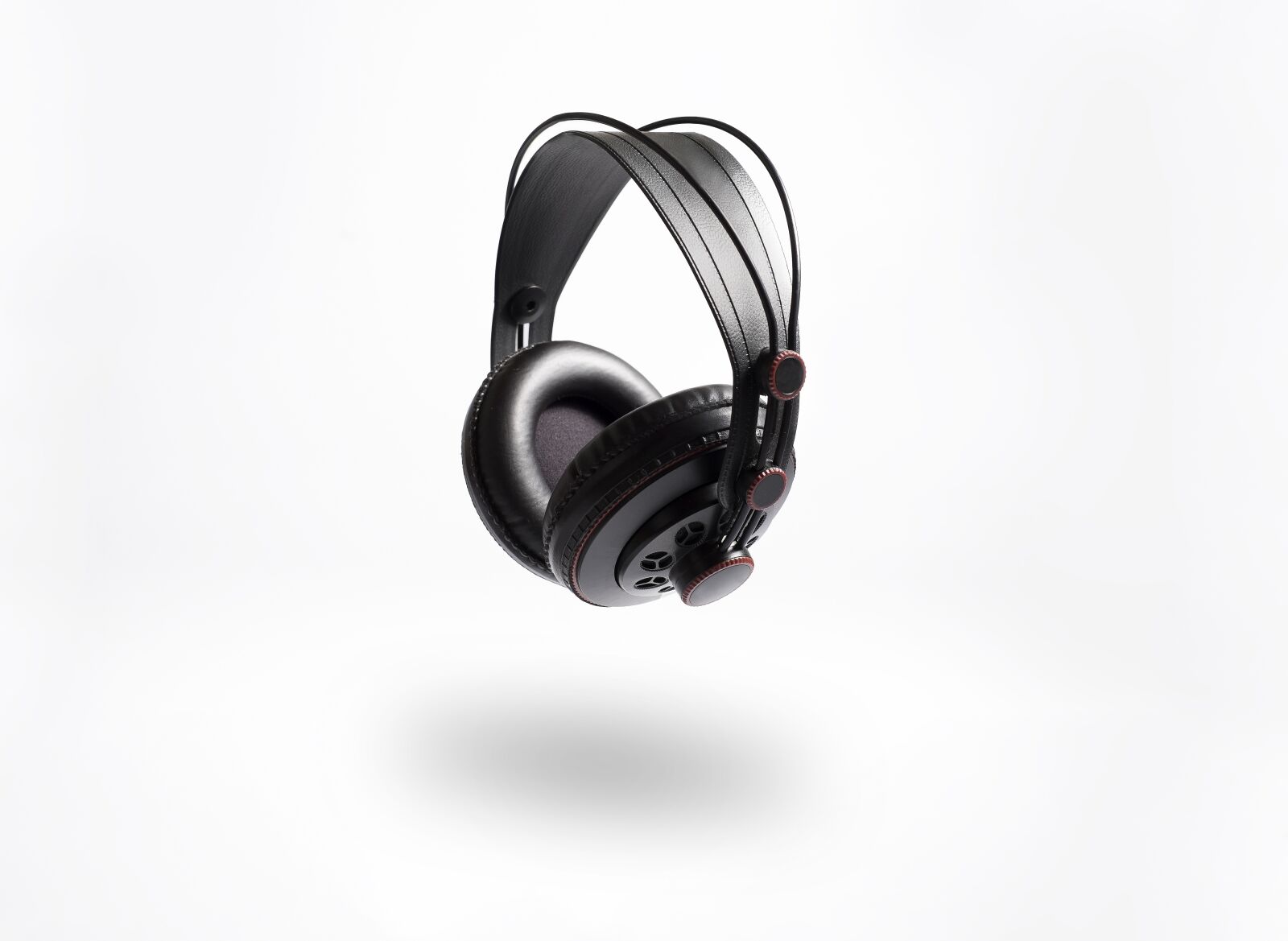 Fujifilm X-T1 + Fujifilm XF 35mm F1.4 R sample photo. Earphone, music, rock photography