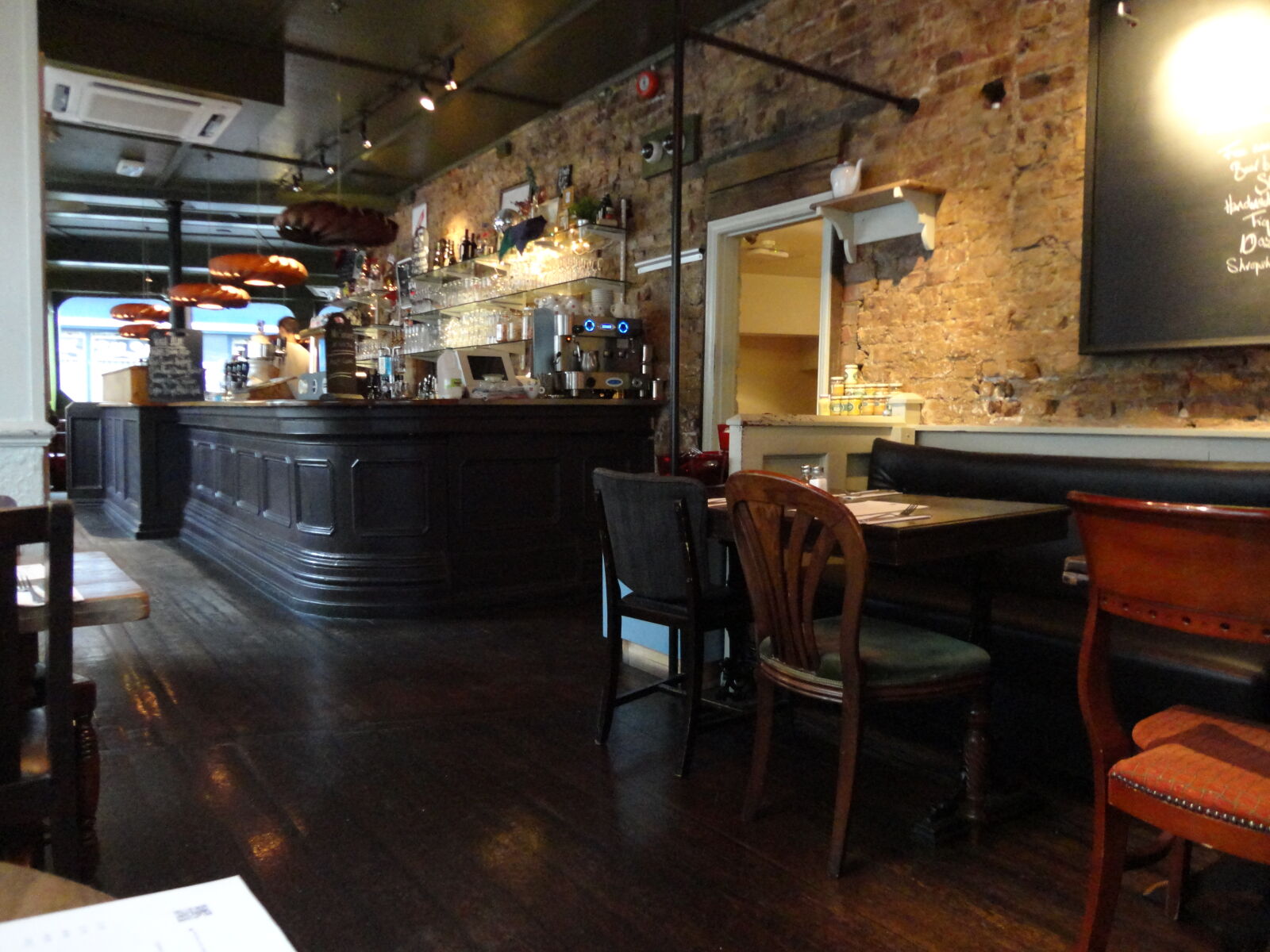 Sony Cyber-shot DSC-W570 sample photo. Bar, beer, british, pub photography