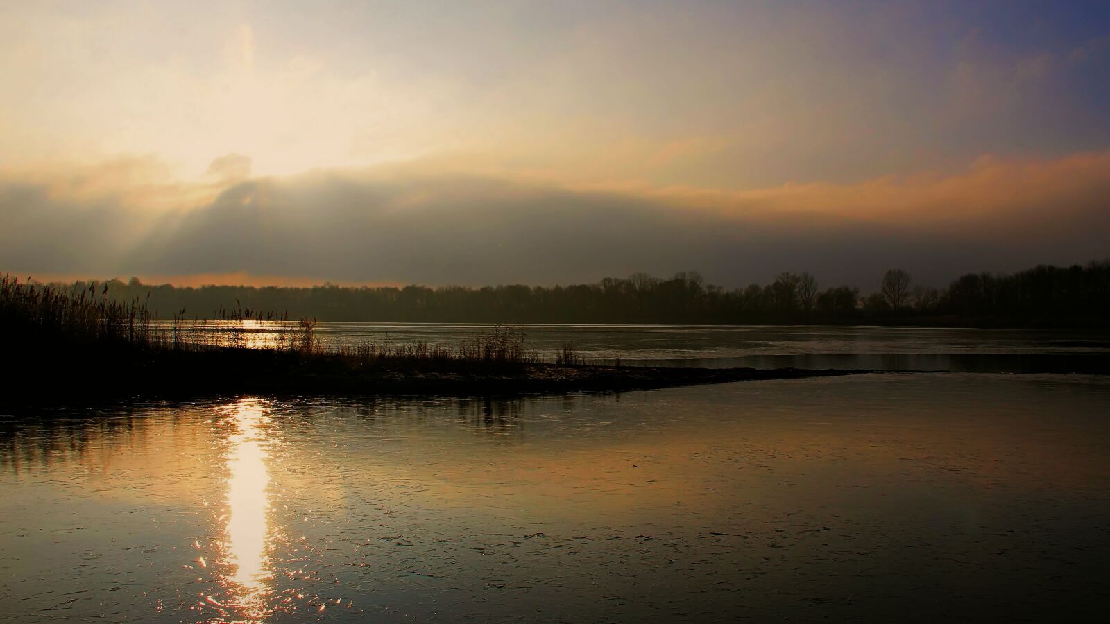 Canon EOS 600D (Rebel EOS T3i / EOS Kiss X5) sample photo. Twilight, sunset, winter sunset photography
