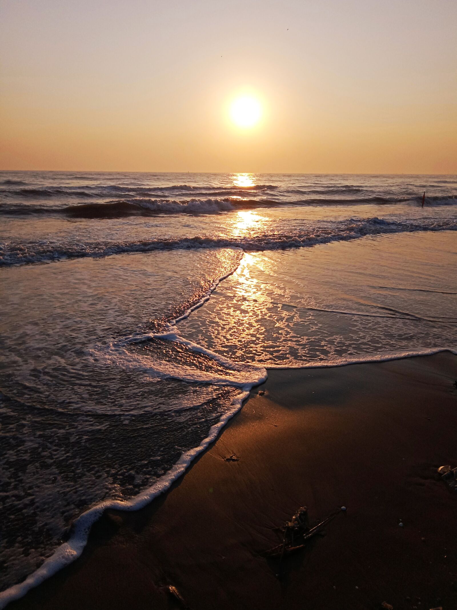 Realme C2 sample photo. Sunset, wave, sun photography