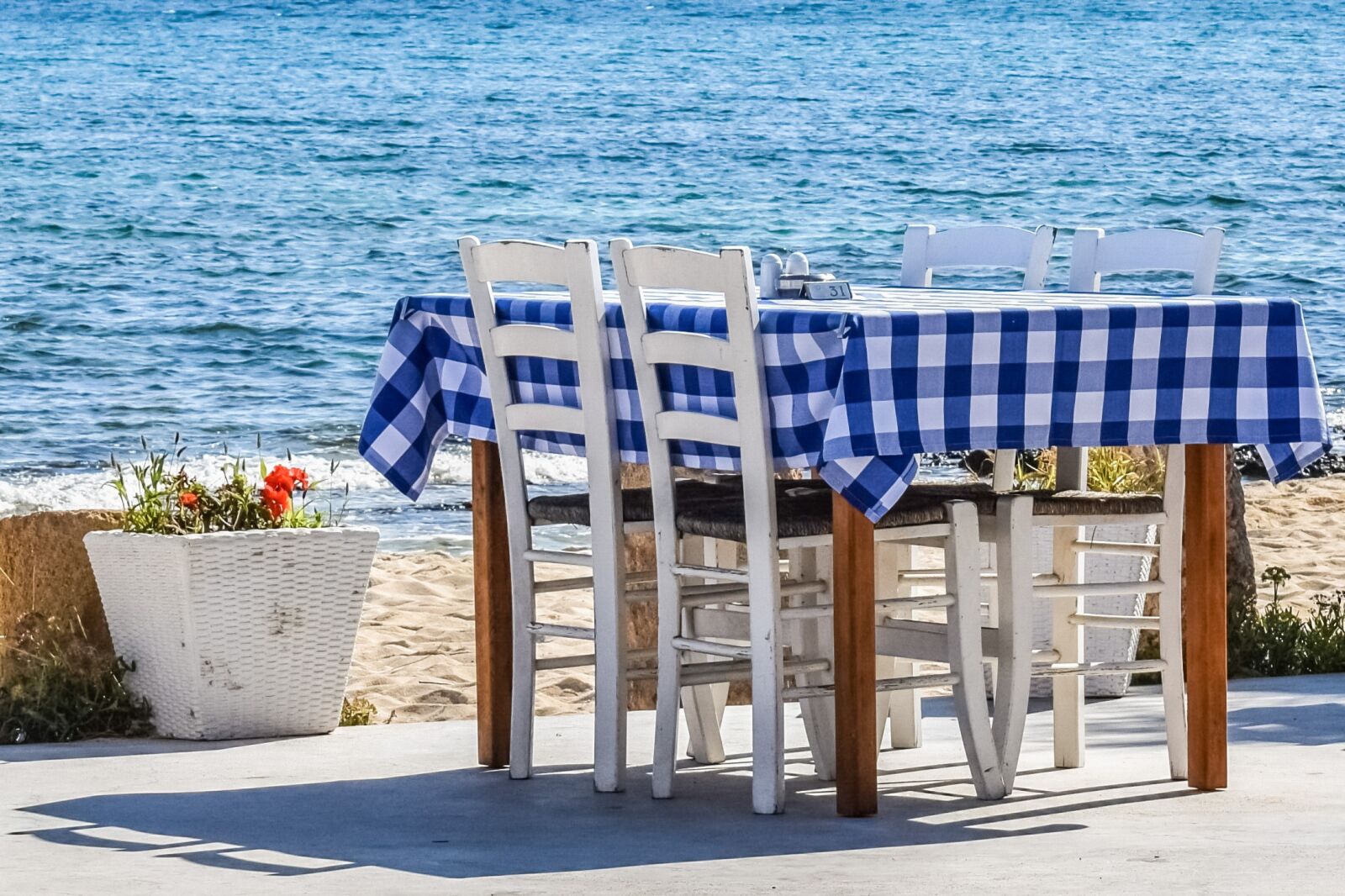 Nikon D3300 sample photo. Table, chairs, tavern photography