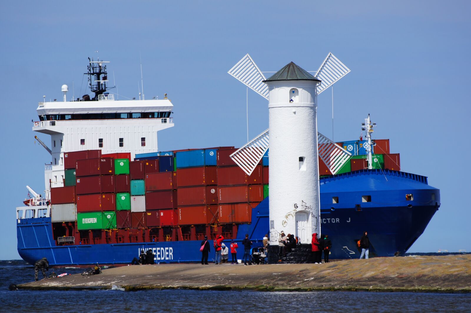 Sony SLT-A55 (SLT-A55V) sample photo. Ship, container, container ship photography