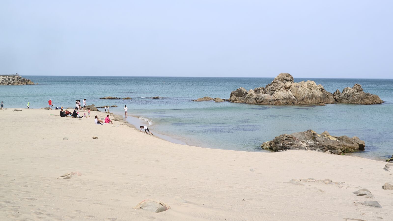 Canon EOS M3 + Canon EF-M 15-45mm F3.5-6.3 IS STM sample photo. Sand to the beach photography