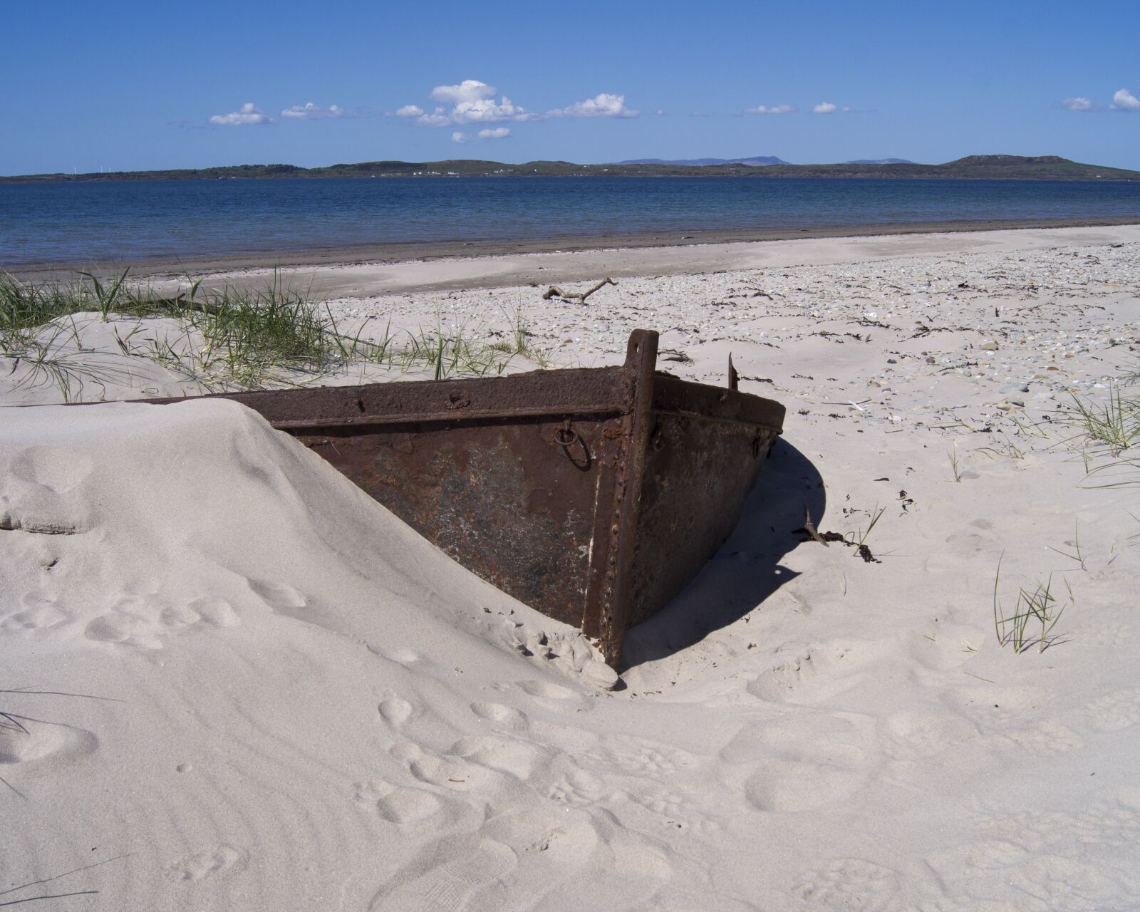 Sony SLT-A55 (SLT-A55V) sample photo. Boat, sand, beach photography