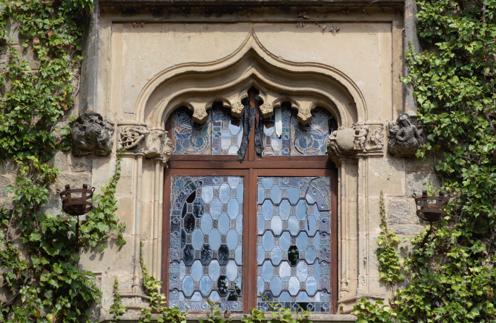 Canon EOS 450D (EOS Rebel XSi / EOS Kiss X2) sample photo. Window, castell de santa photography