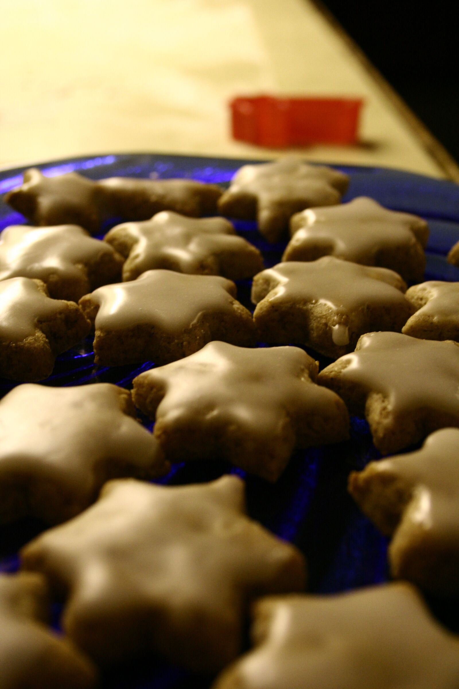 Canon EOS 350D (EOS Digital Rebel XT / EOS Kiss Digital N) sample photo. Zimtstern, cinnamon stars, cookies photography