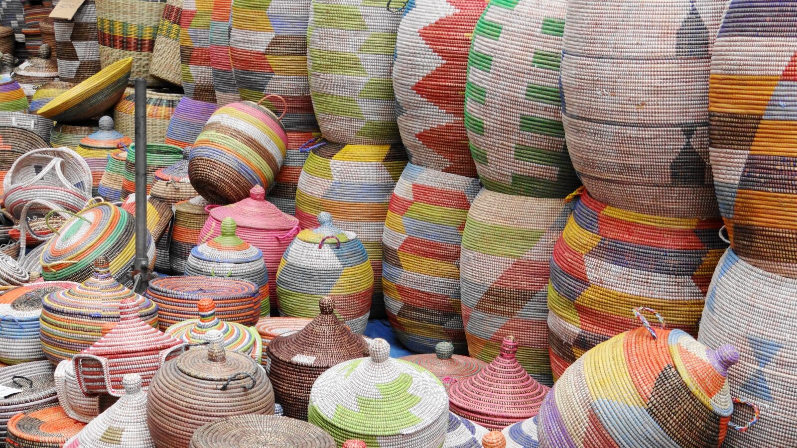 Sony Cyber-shot DSC-HX100V sample photo. Baskets, colorful, woven photography