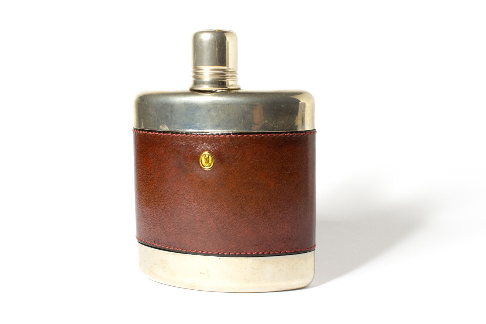 Canon EOS 600D (Rebel EOS T3i / EOS Kiss X5) sample photo. Hip flask, alcohol, drink photography